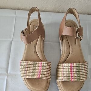 Clarks Women's Tan and Pink Woven Front Strap Sandals